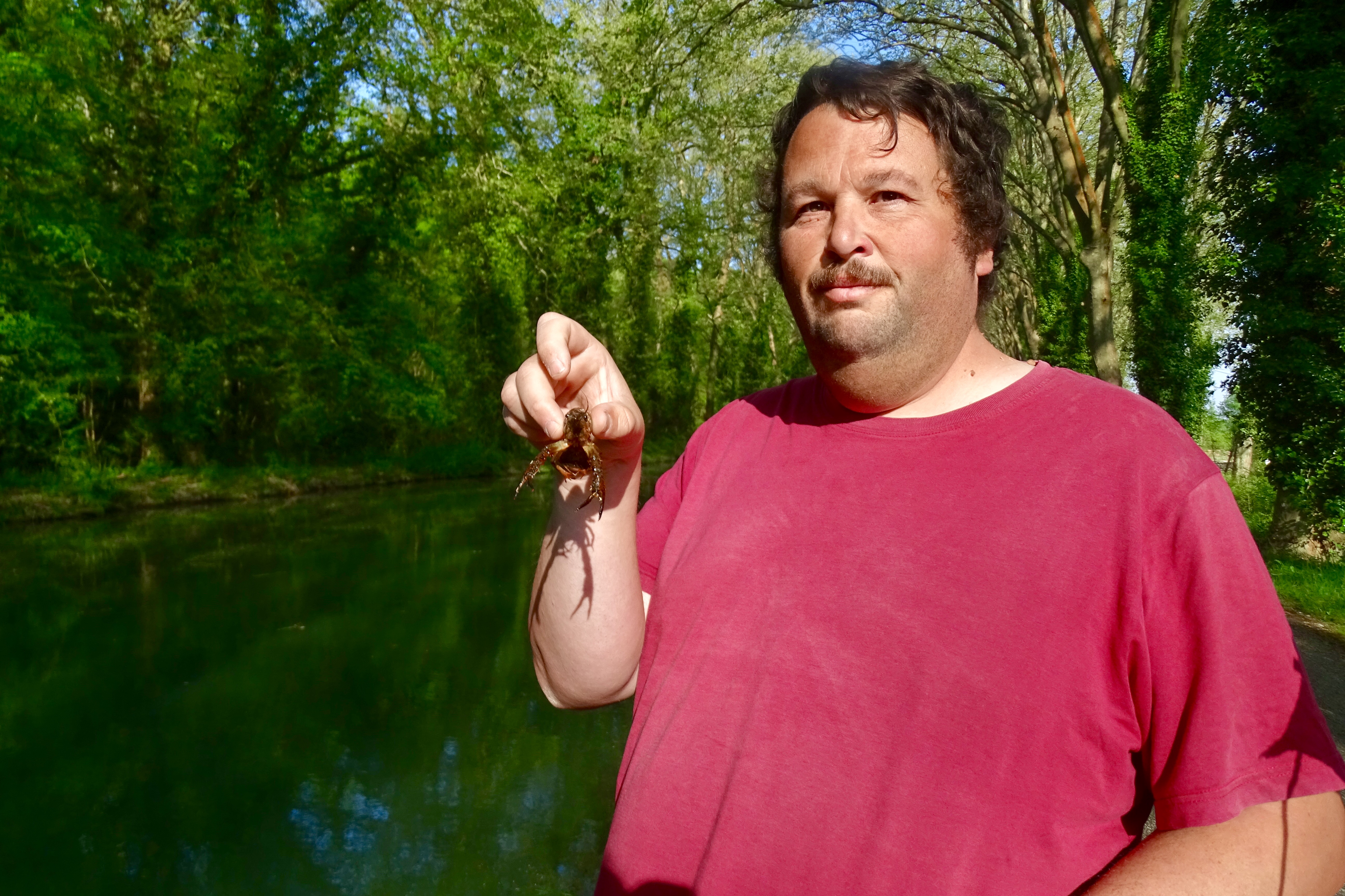 Rencontre avec un pêcheur d'écrevisses le long du canal du Midi
