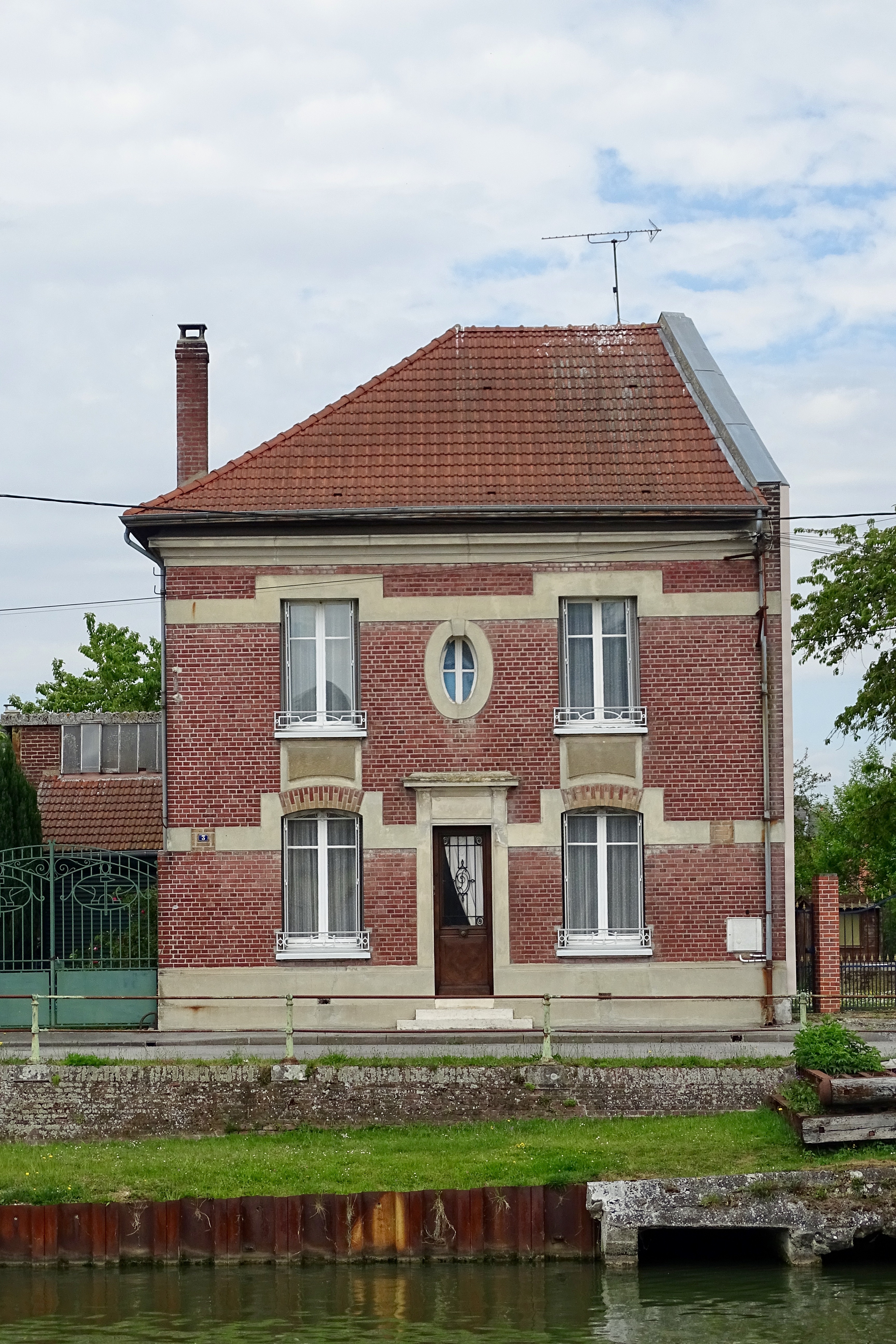Tout plein tout plein de maisons en briques