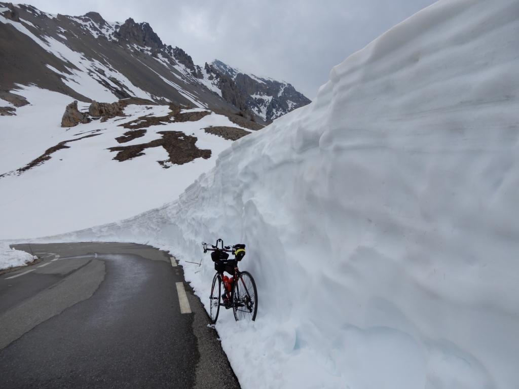 quelques jolis murs de neige près du sommet