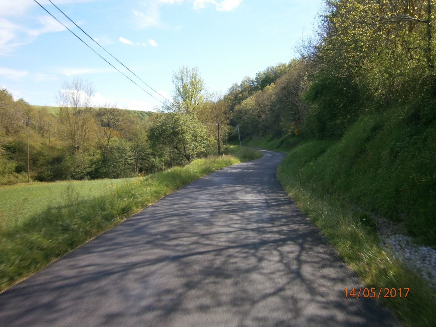 On descend vers Farret par une petite route comme on les aimes.