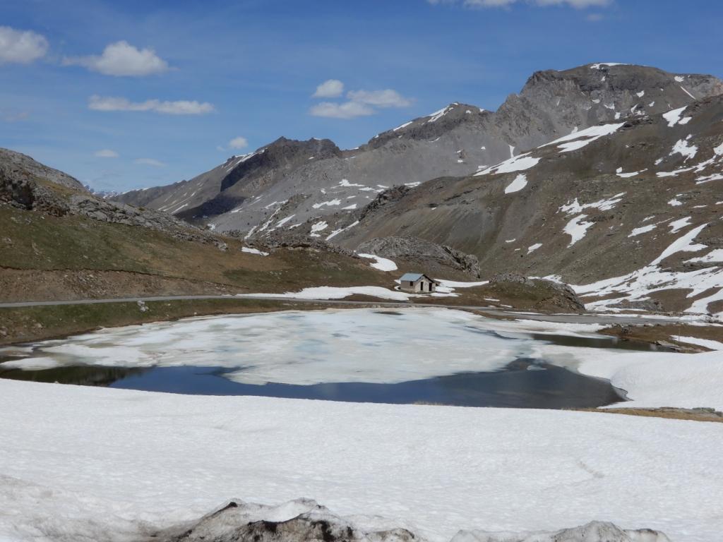 Lac des Eissaupres, encore gelé à 2322 m