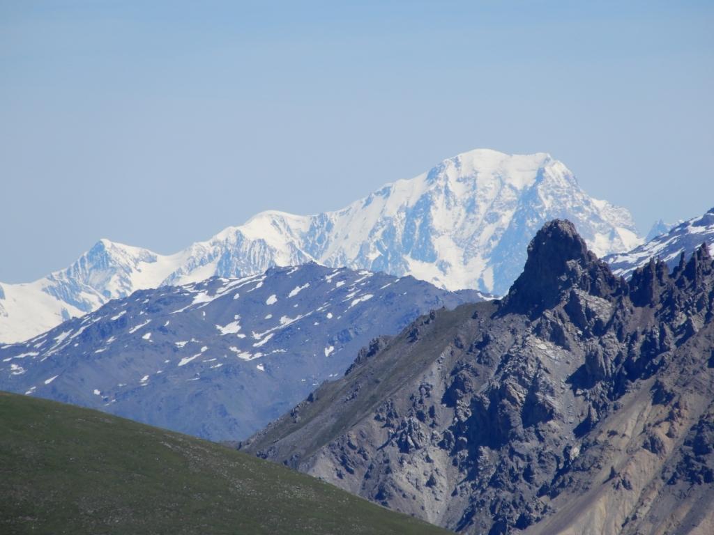 Au loin : le Mont-Blanc