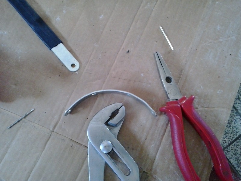 On cintre les deux pattes