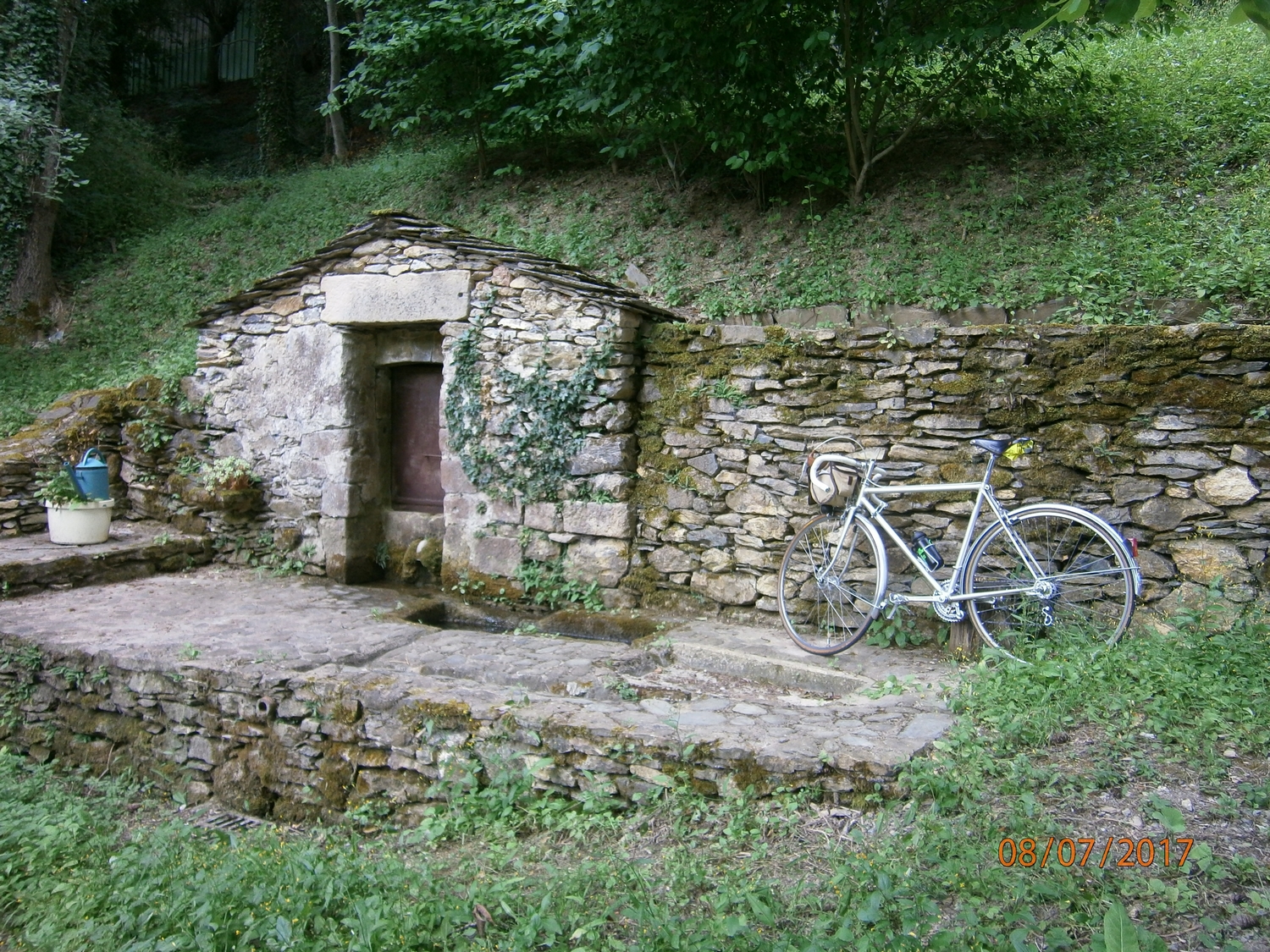 La fontaine de Fontestiés à coté de Murasson