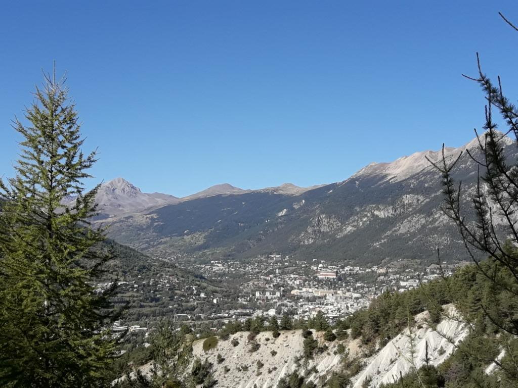 Derrière : Briançon