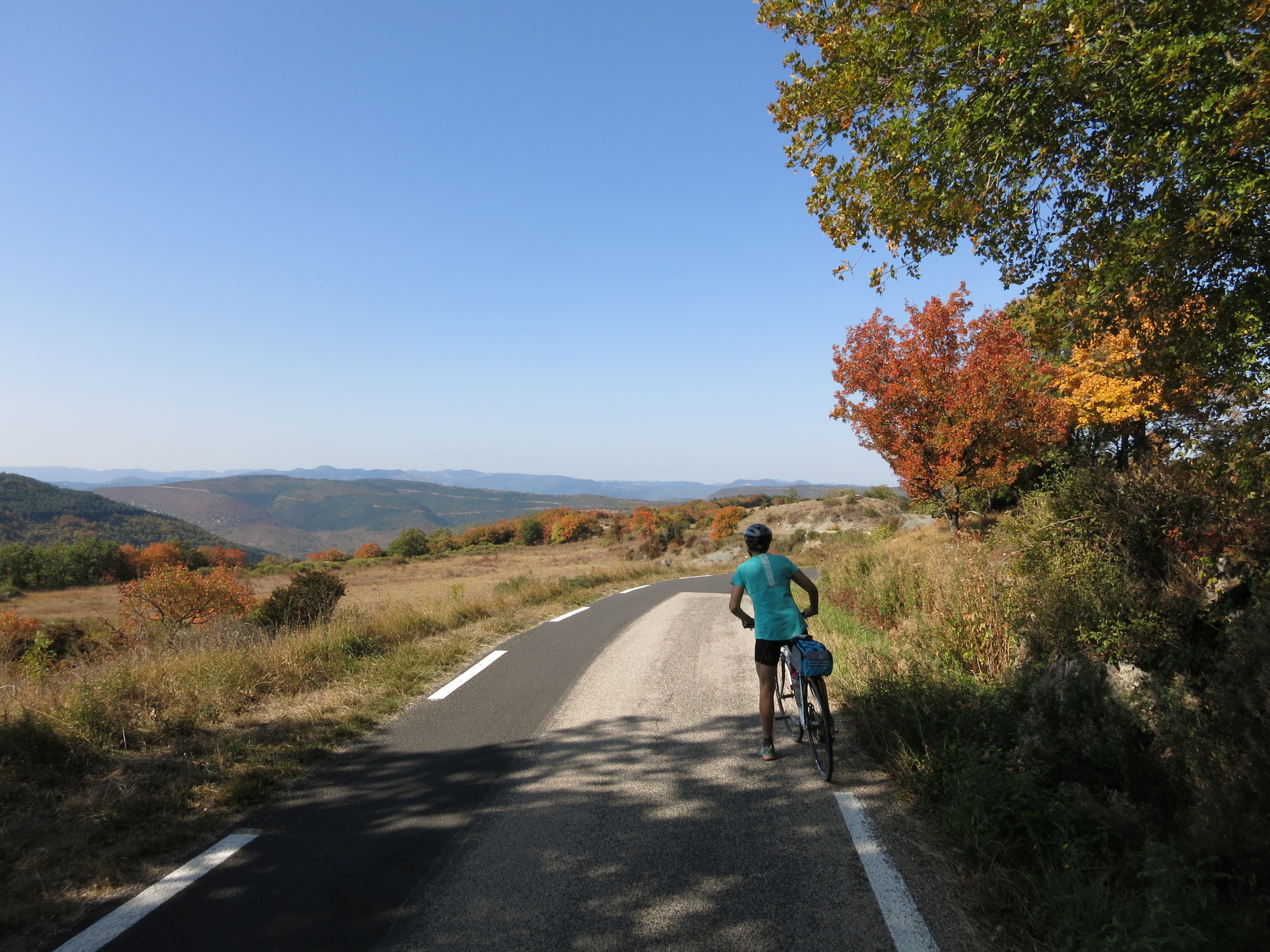 La vue sur les Monts de l'Espinouse avant les Monts de LAcaune