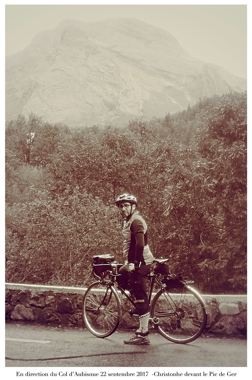 2017 09 22 En direction de l'Aubisque - Christophe devant le Pic de Ger.jpeg
