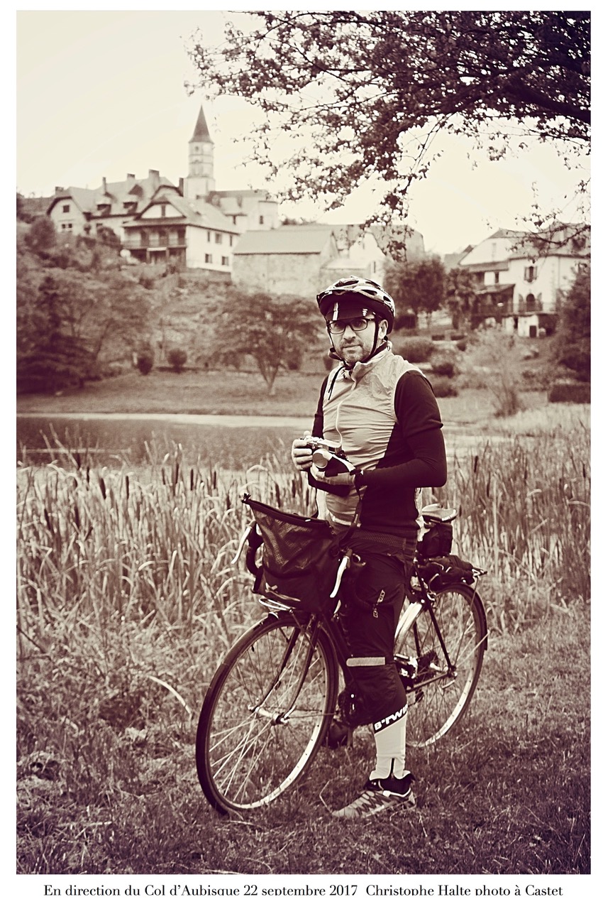 2017 09 22 En direction de l'Aubisque - Christophe, Halte photo à Castet.jpeg
